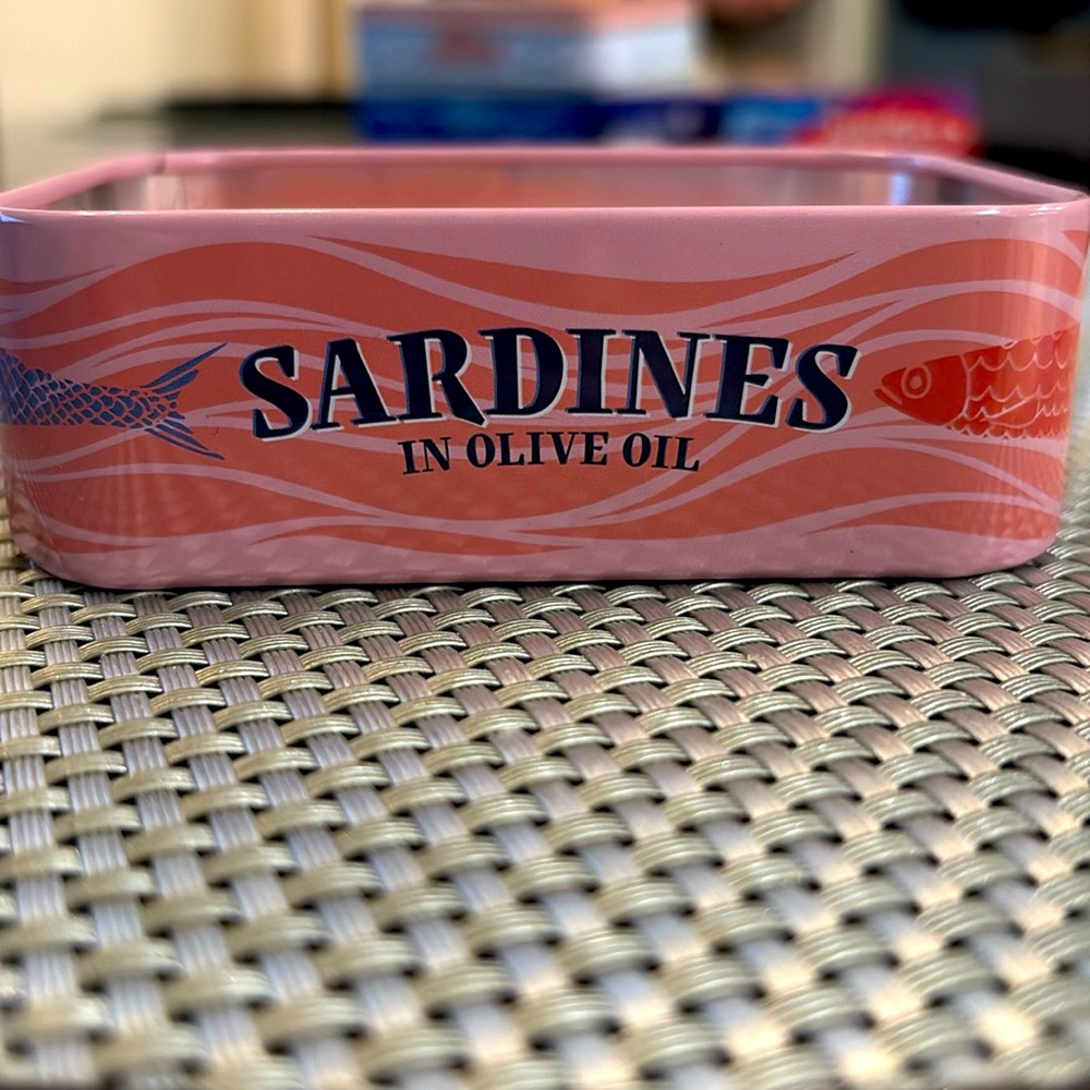 Pink and Blue Retro Sardine Tin Candle - Picture 4 of 4